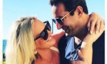 IS Wasim Akram ready to Romance with wife on Film Screen?