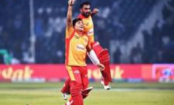 Islamabad United defeated Lahore Qalandars after a thrilling contest