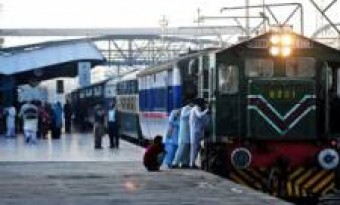 Sheikh Rasheed announces to run Rs 100 ticket train